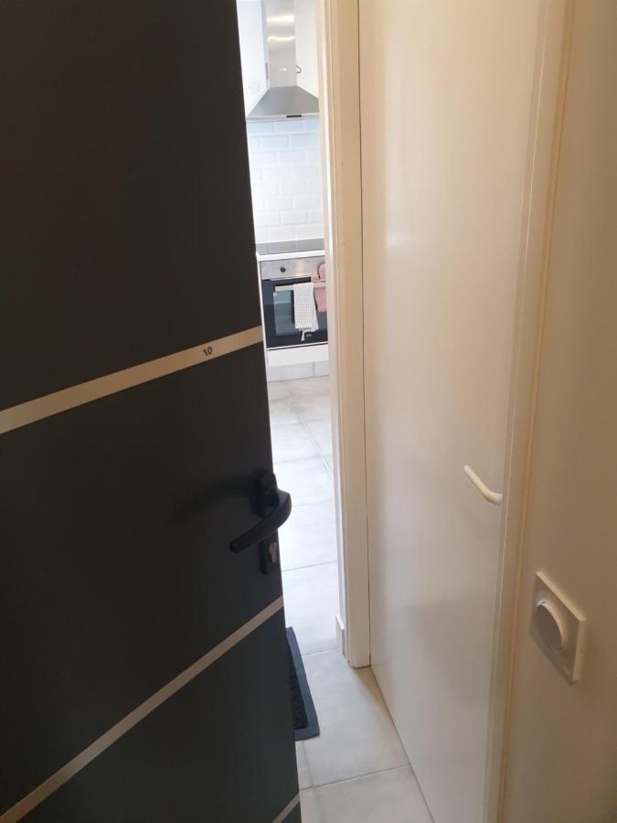 Appartements Renove 2023 Proche Aeroport 5Min, Gare Sncf 2 Min, Tramway Au Pied De L'Immeuble , Parking Possible, Renovated Apartments 2023 Near The Airport 5 Min, Train Station 2 Min, Tram Next To The Building 1 Min, Parking Possible Νίκαια Δωμάτιο φωτογραφία