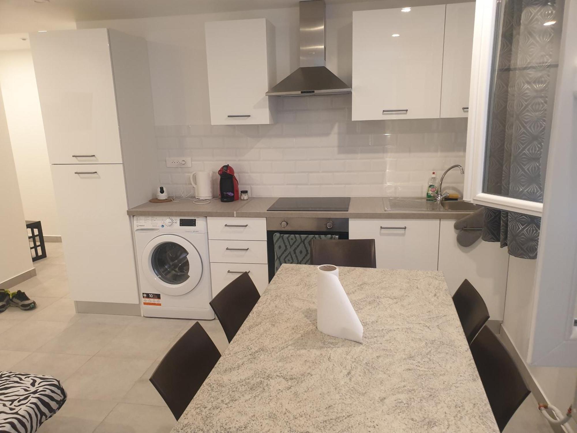 Appartements Renove 2023 Proche Aeroport 5Min, Gare Sncf 2 Min, Tramway Au Pied De L'Immeuble , Parking Possible, Renovated Apartments 2023 Near The Airport 5 Min, Train Station 2 Min, Tram Next To The Building 1 Min, Parking Possible Νίκαια Δωμάτιο φωτογραφία