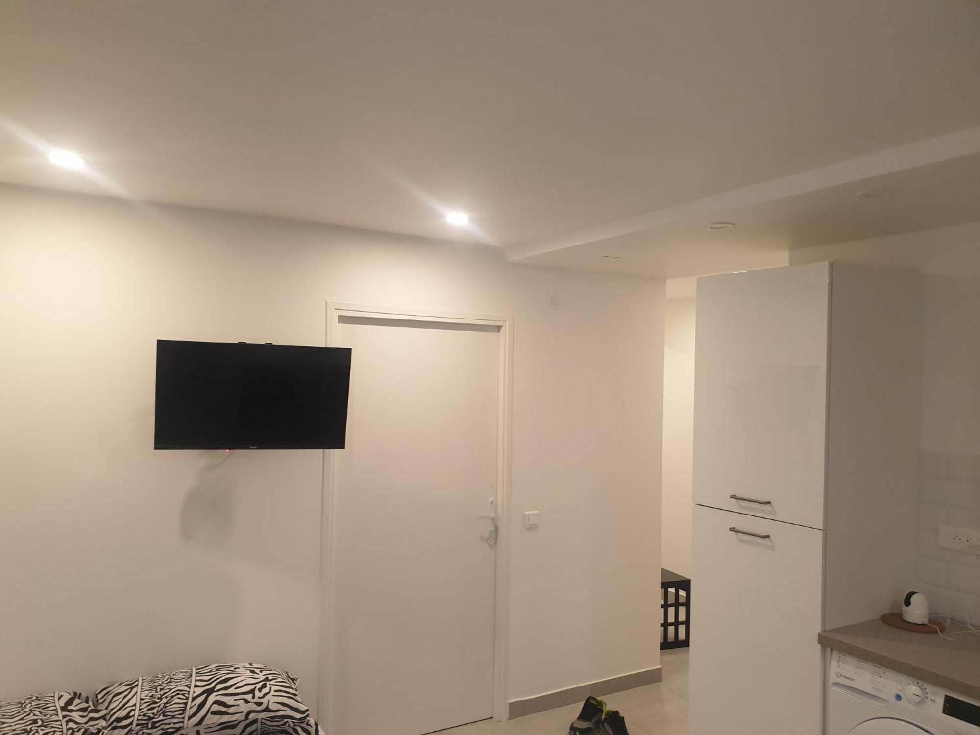 Appartements Renove 2023 Proche Aeroport 5Min, Gare Sncf 2 Min, Tramway Au Pied De L'Immeuble , Parking Possible, Renovated Apartments 2023 Near The Airport 5 Min, Train Station 2 Min, Tram Next To The Building 1 Min, Parking Possible Νίκαια Δωμάτιο φωτογραφία