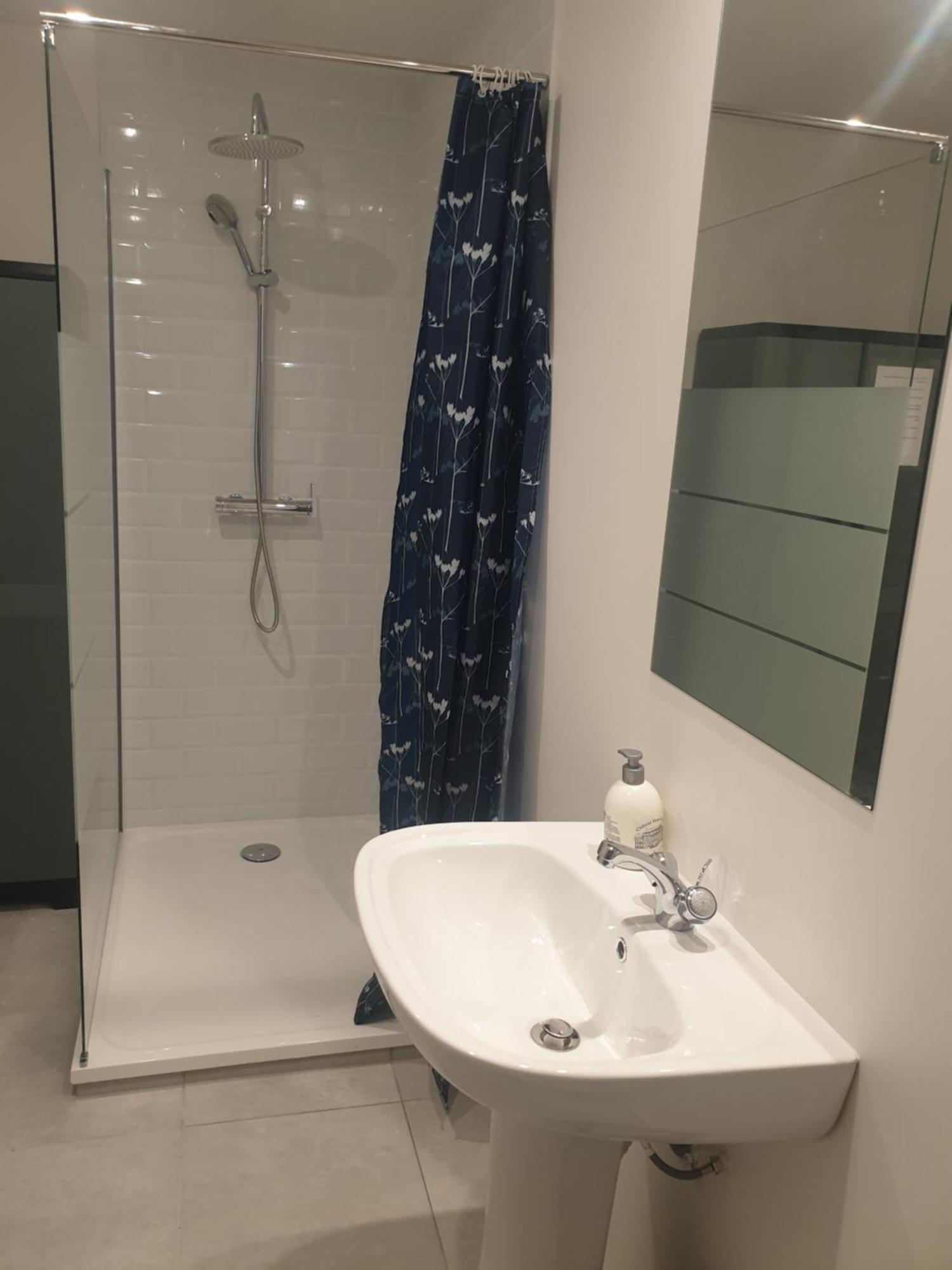 Appartements Renove 2023 Proche Aeroport 5Min, Gare Sncf 2 Min, Tramway Au Pied De L'Immeuble , Parking Possible, Renovated Apartments 2023 Near The Airport 5 Min, Train Station 2 Min, Tram Next To The Building 1 Min, Parking Possible Νίκαια Δωμάτιο φωτογραφία