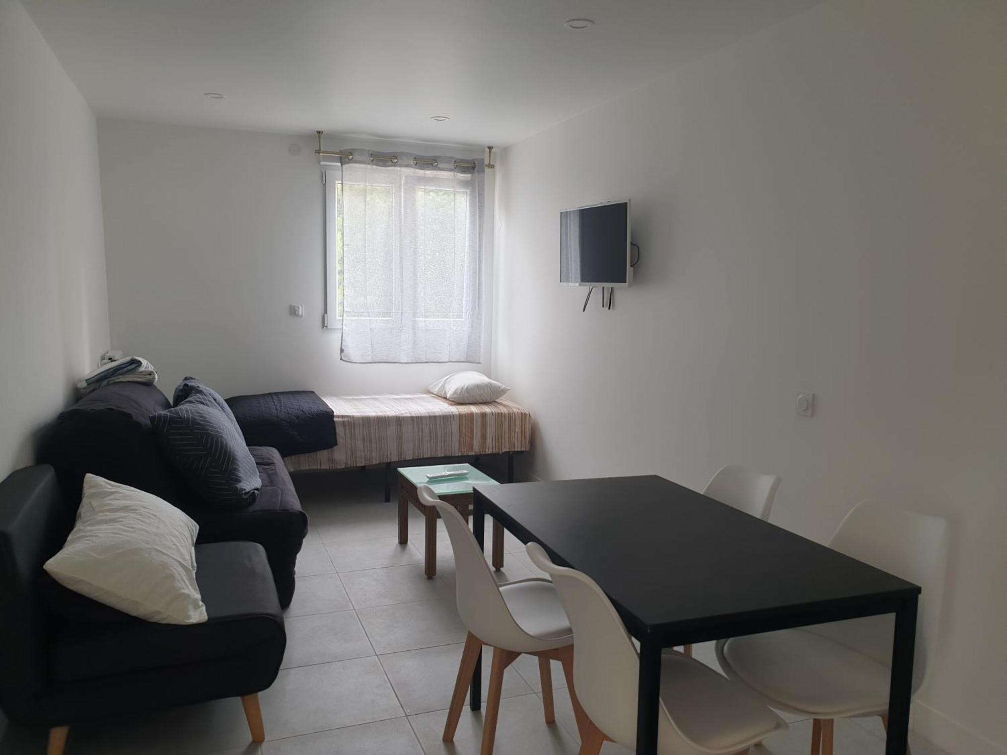 Appartements Renove 2023 Proche Aeroport 5Min, Gare Sncf 2 Min, Tramway Au Pied De L'Immeuble , Parking Possible, Renovated Apartments 2023 Near The Airport 5 Min, Train Station 2 Min, Tram Next To The Building 1 Min, Parking Possible Νίκαια Δωμάτιο φωτογραφία